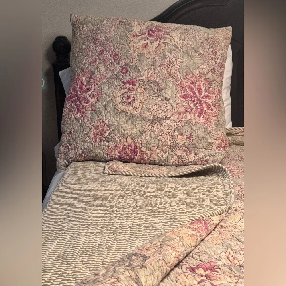 Pine Cone Hill Pinkish Coral and Gray Floral Quilt